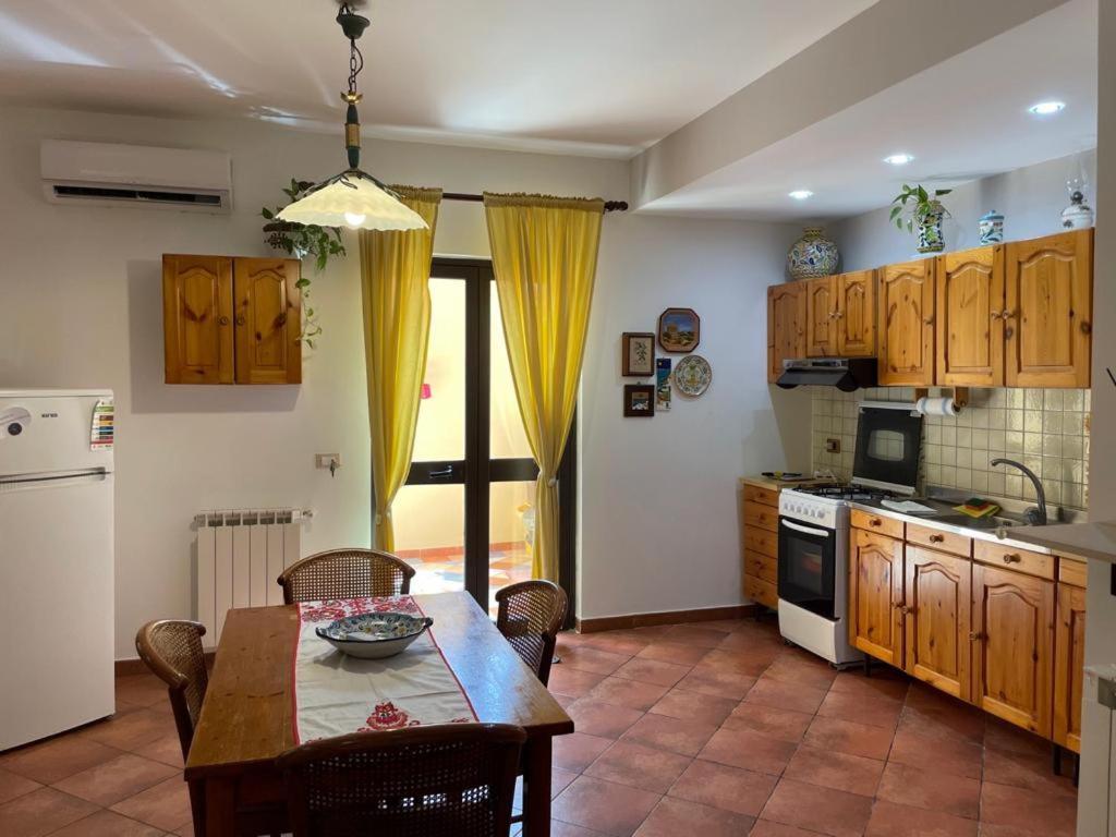 Casa Montalbano Apartment Porto Empedocle Ngoại thất bức ảnh